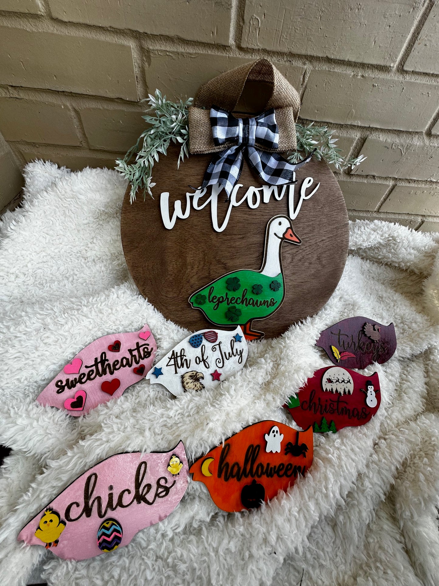 Front Porch Goose Wreath - Holidays - Interchangeable Goose Outfit - Wooden Door Round - Welcome Sign - Holiday Goose Outfits - Gift For Her
